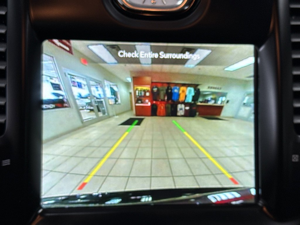 Used 2023 Chrysler 300 C image 17