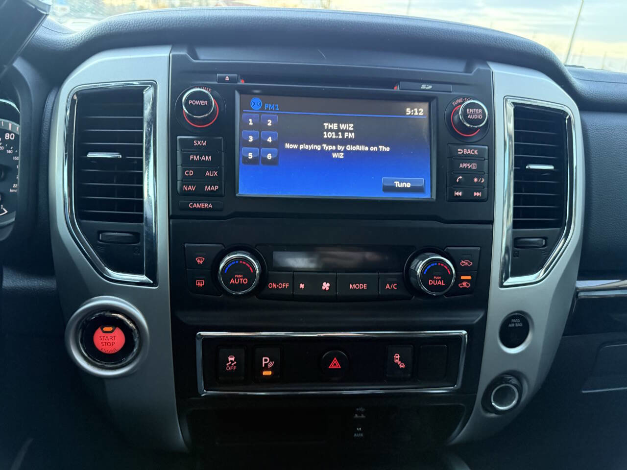 Used 2018 Nissan Titan SV w/ SV Convenience Package RWD image 24