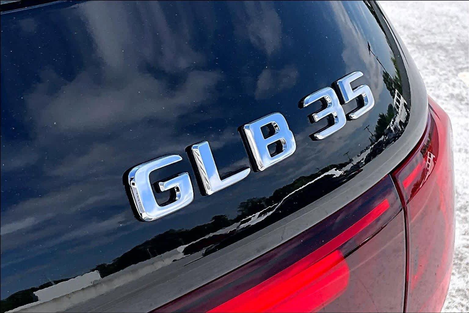 Used 2025 Mercedes-Benz GLB 35 AMG 4MATIC image 31