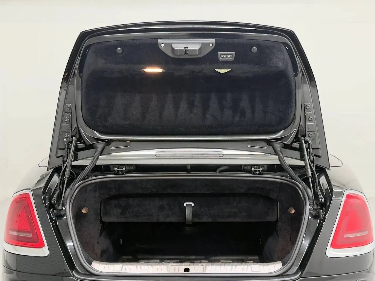 Used 2017 Rolls-Royce Dawn RWD image 33