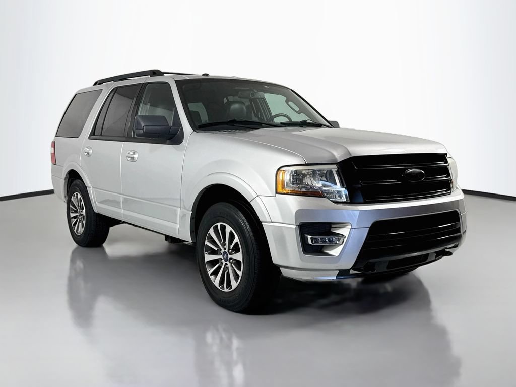 Used 2016 Ford Expedition XLT w/ Equipment Group 202A AWD/4WD image 4