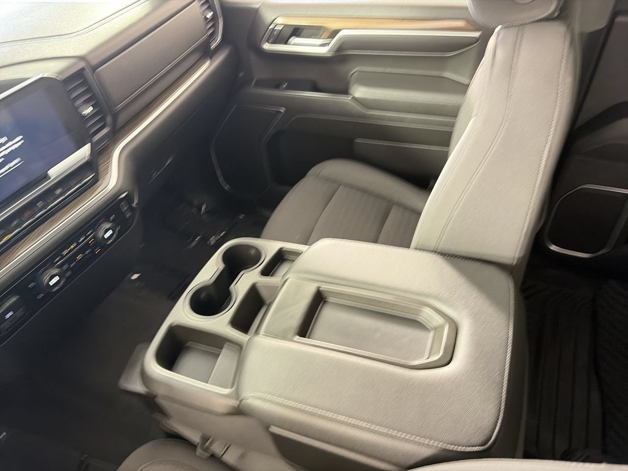 Used 2022 Chevrolet Silverado 1500 LT RWD image 22