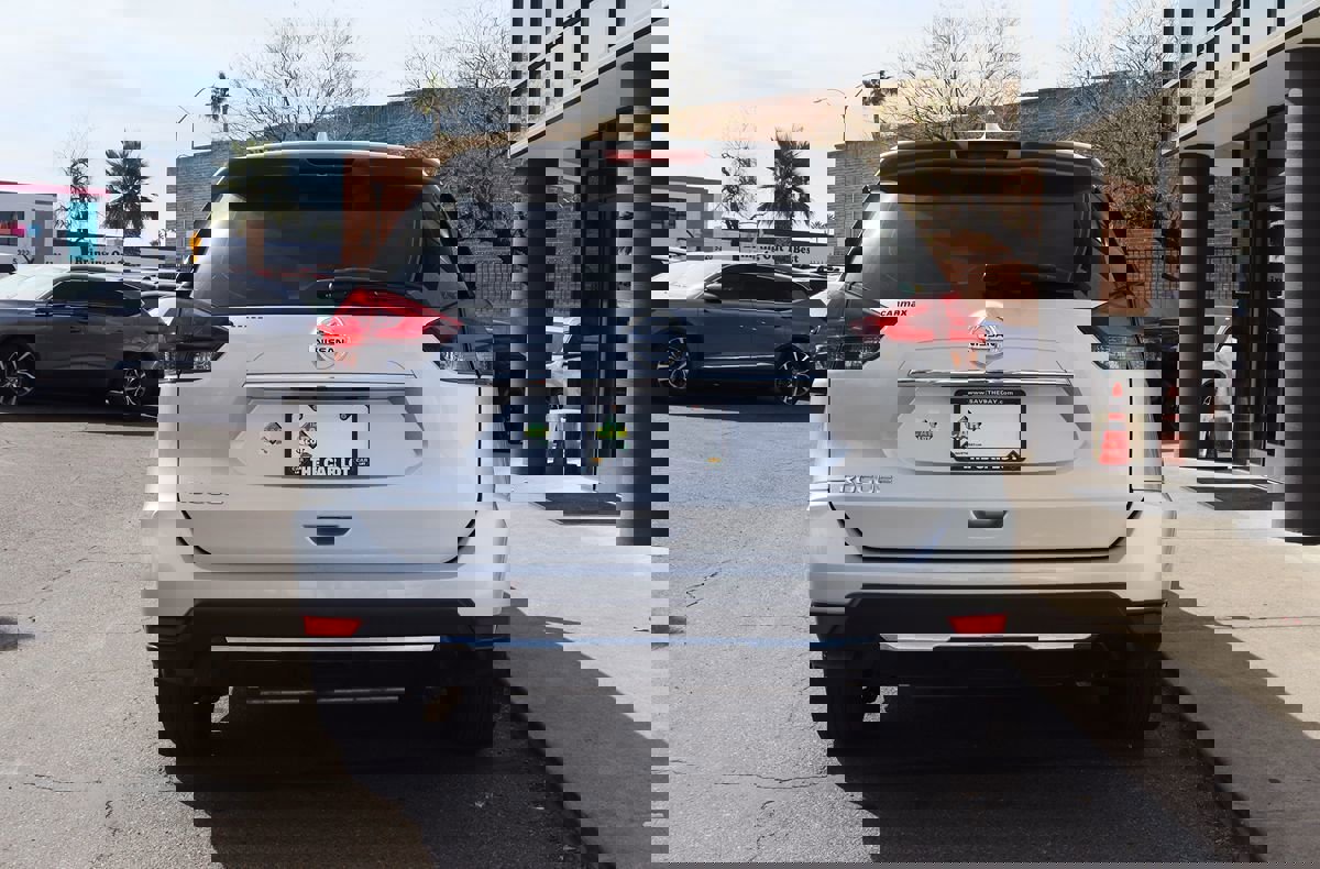 Used 2019 Nissan Rogue S image 11