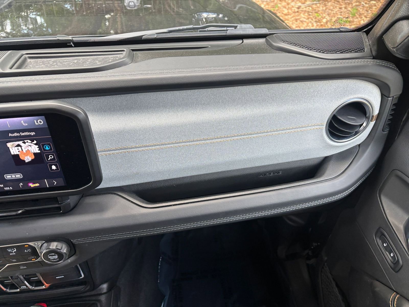 Used 2025 Jeep Wrangler Unlimited Sahara AWD/4WD image 36