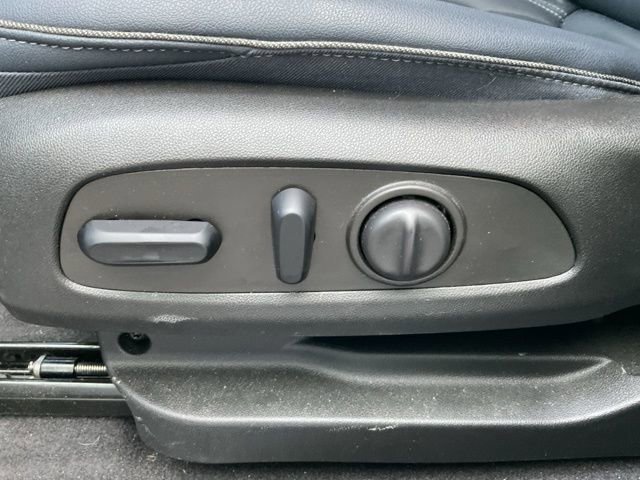 Used 2022 Chevrolet Bolt EUV LT w/ Convenience Package image 21