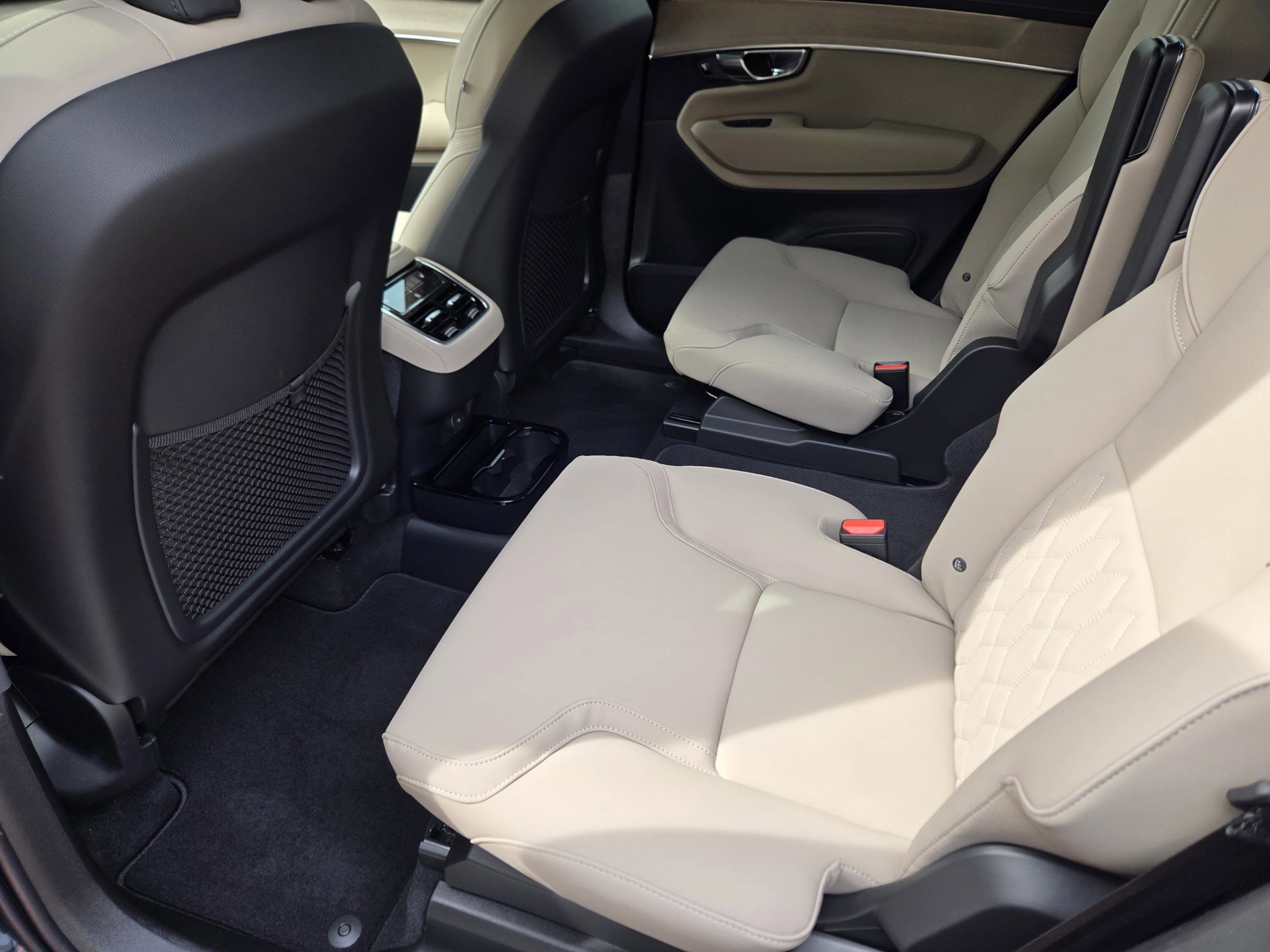 New 2026 Volvo XC90 B6 Plus w/ Protection Package Premier image 24