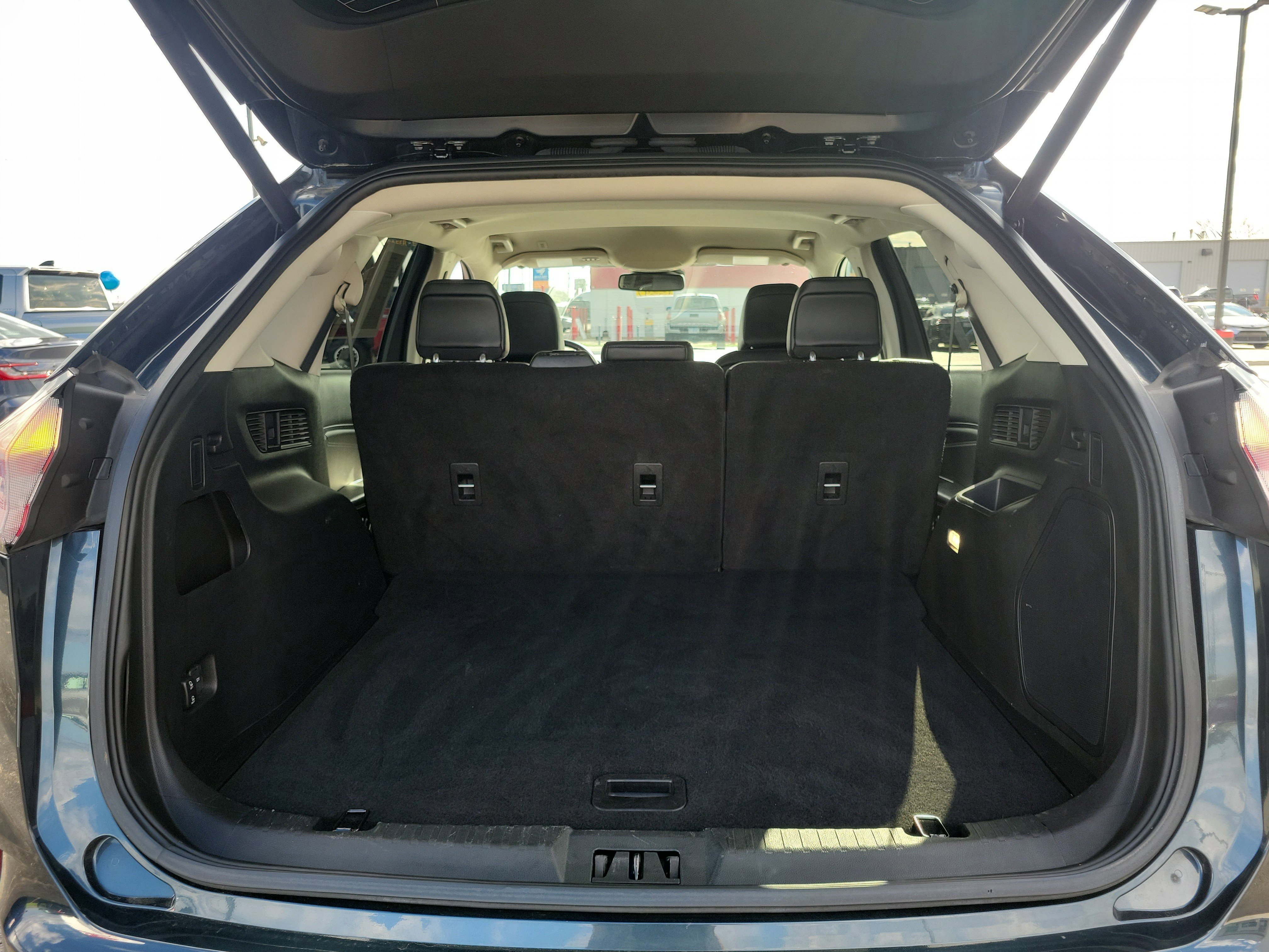 Used 2023 Ford Edge Titanium AWD/4WD image 8
