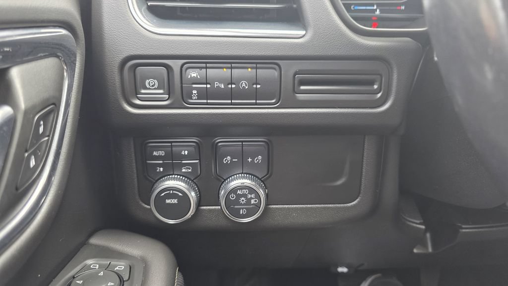 Used 2023 GMC Yukon SLT AWD/4WD image 19