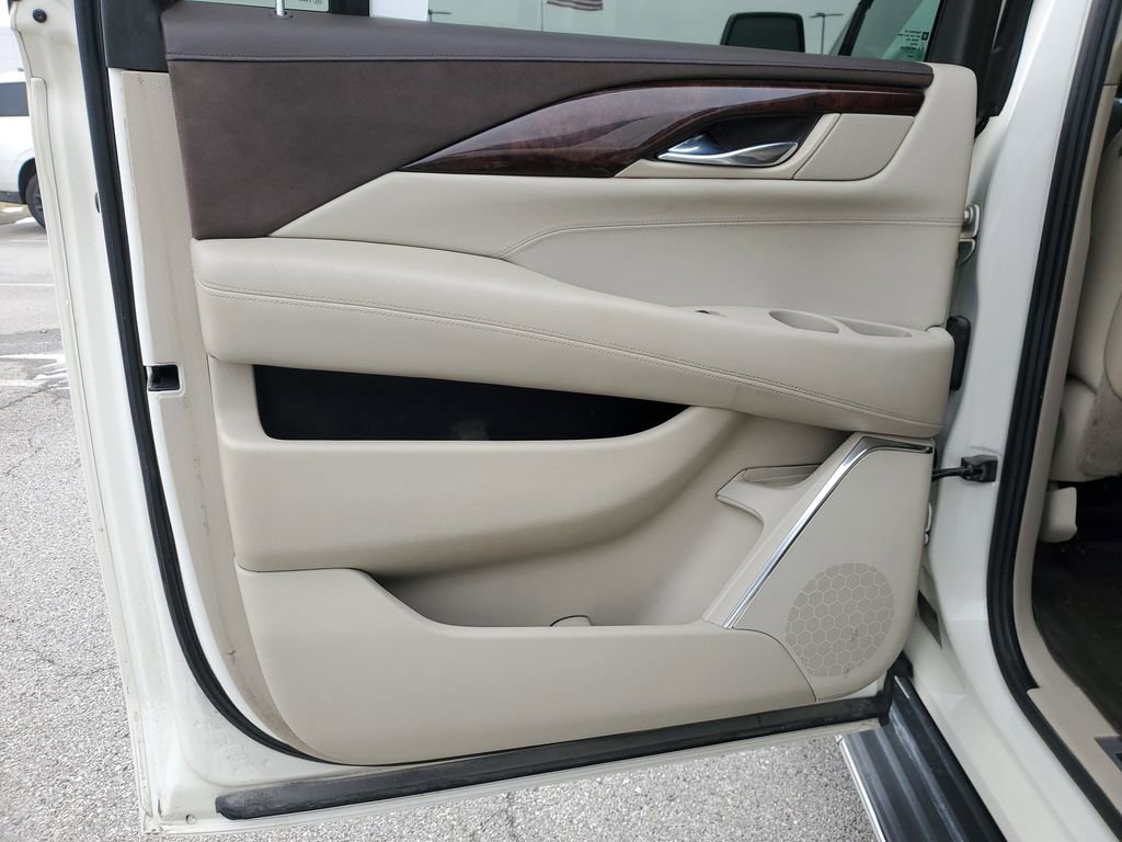 Used 2015 Cadillac Escalade ESV 4WD image 18