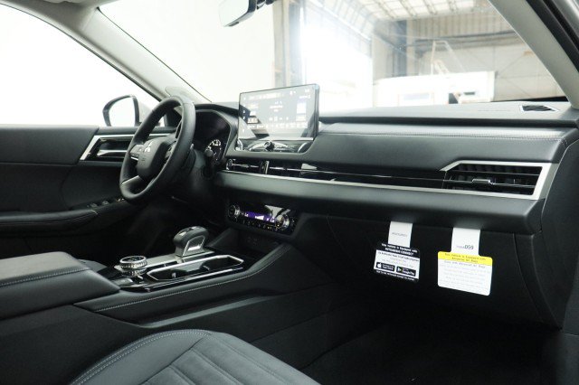 New 2026 Mitsubishi Outlander SE FWD image 16