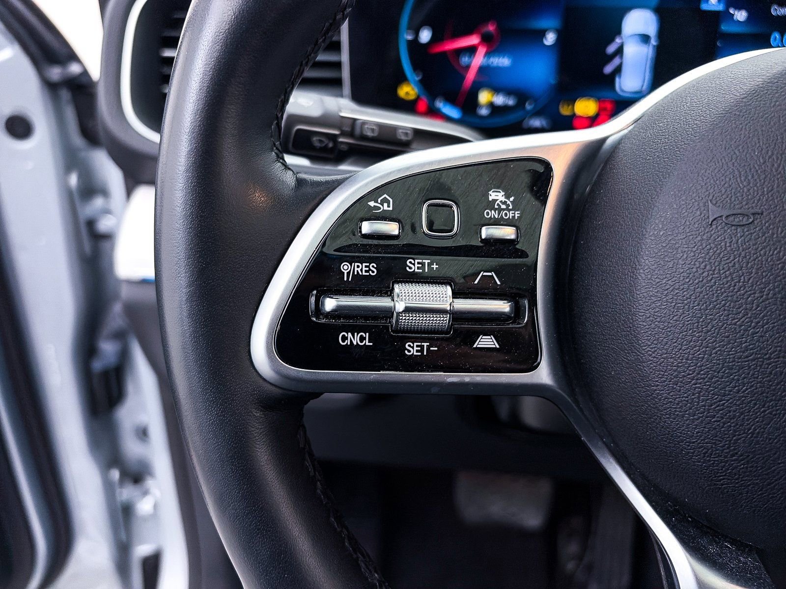 Used 2023 Mercedes-Benz GLE 450 4MATIC w/ AMG Line Exterior image 32