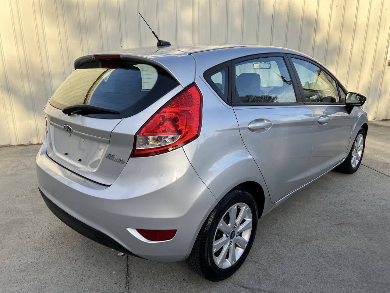 Used 2012 Ford Fiesta SE FWD image 3