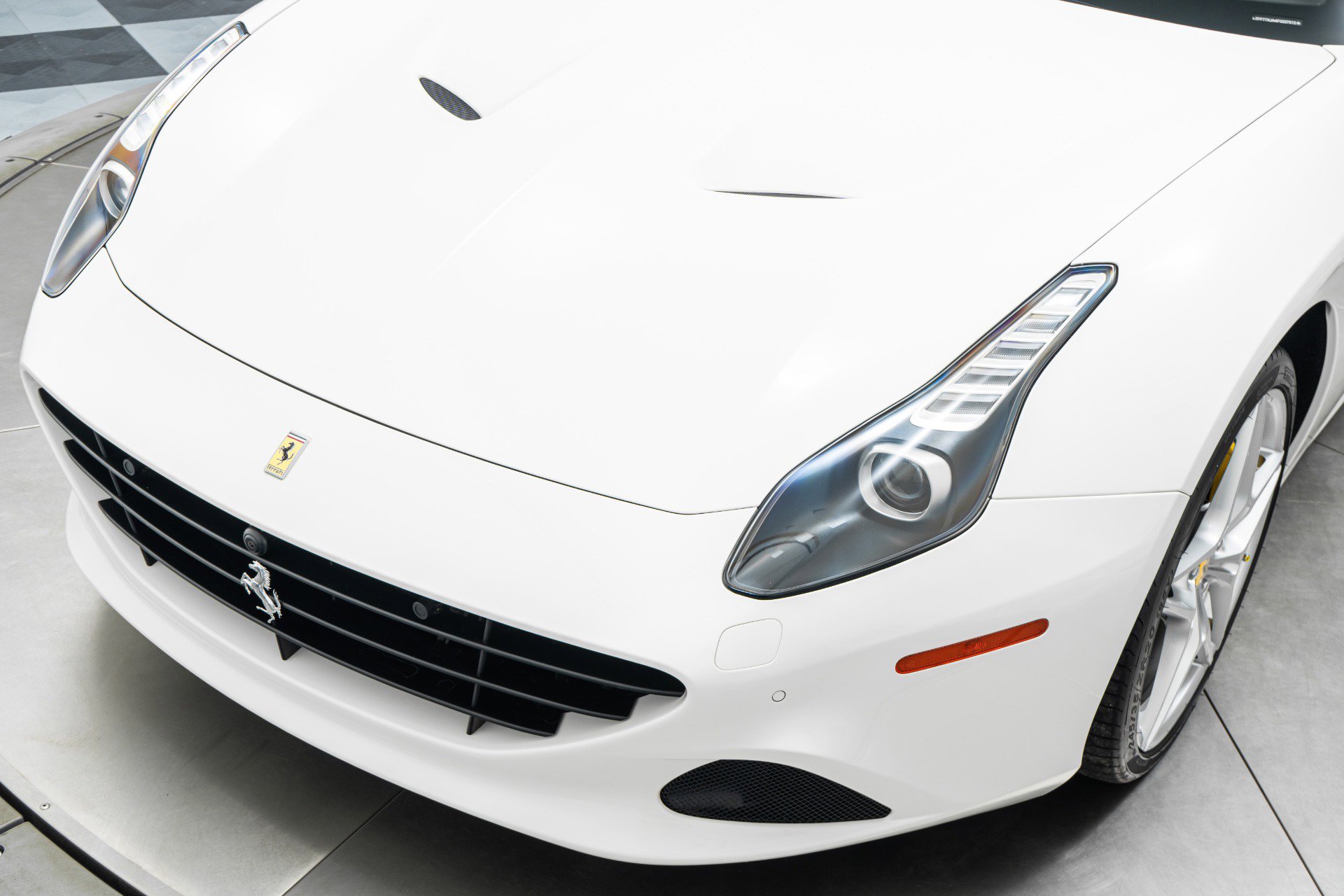 Used 2015 Ferrari California T image 45