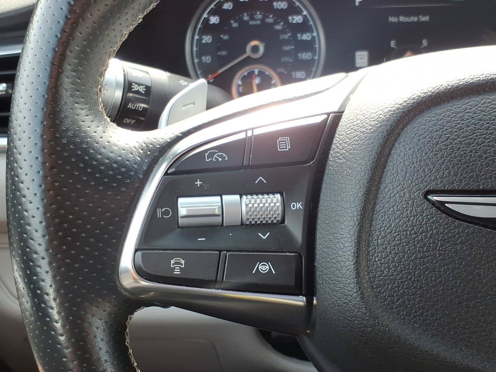 Used 2025 Genesis G70 2.5T AWD/4WD image 17