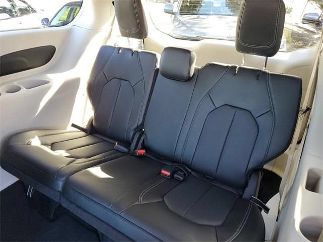 New 2023 Chrysler Pacifica Touring-L FWD image 8