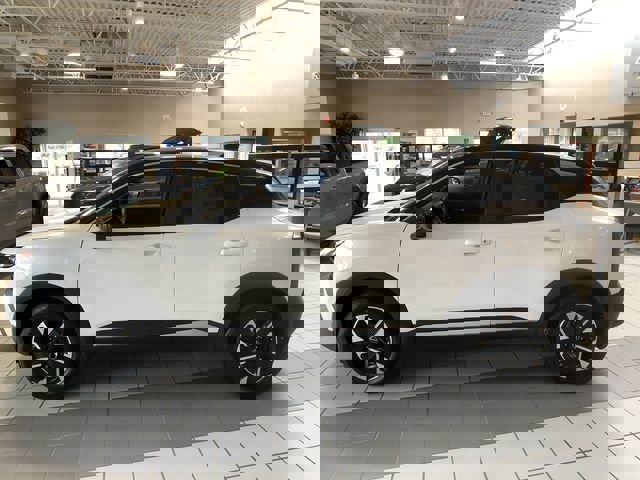 New 2025 Nissan Kicks SV