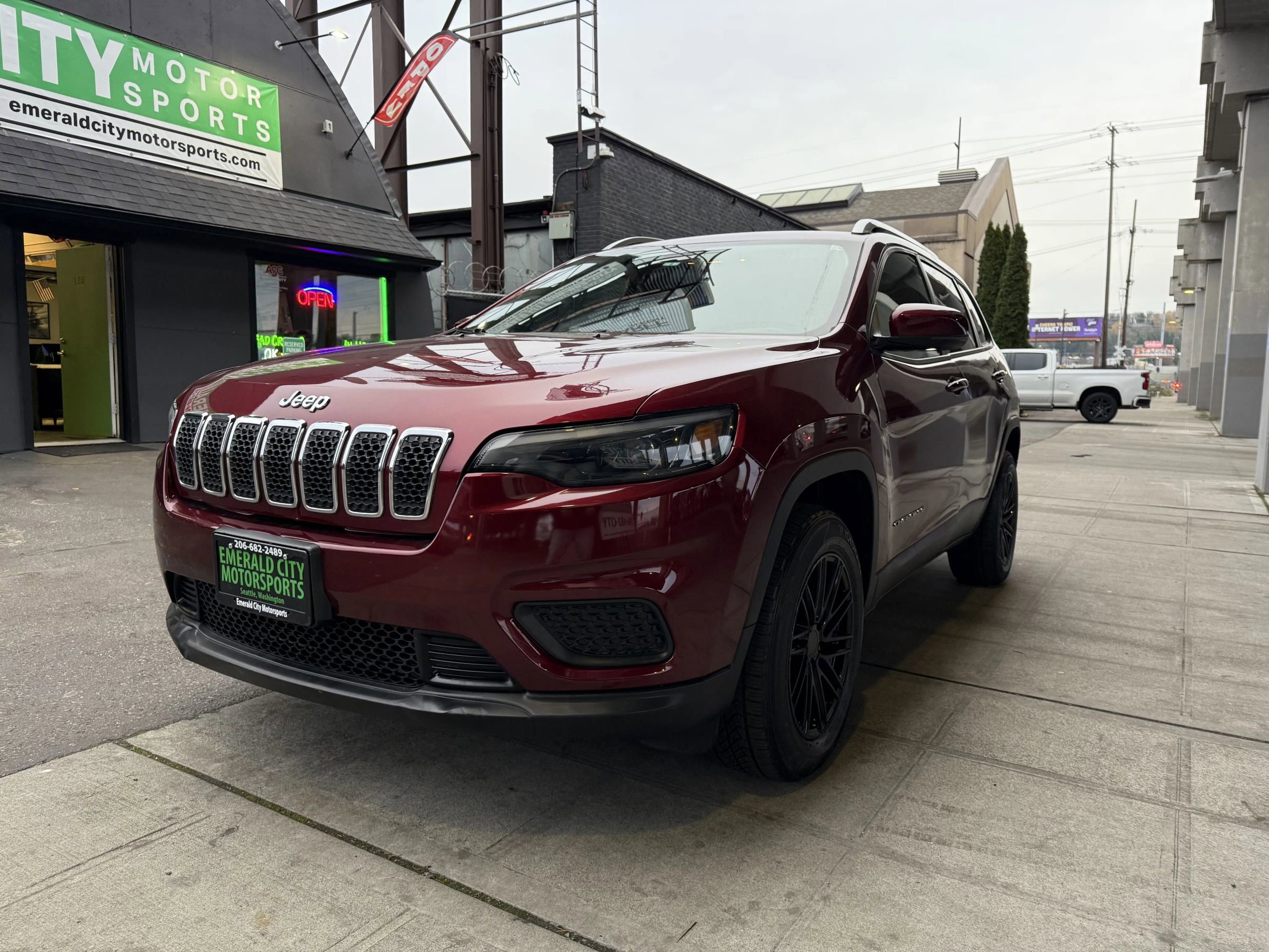 Used 2020 Jeep Cherokee Latitude w/ Cold Weather Group AWD/4WD image 1