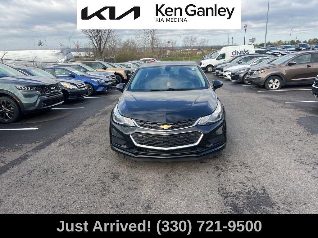 Used 2017 Chevrolet Cruze LT FWD image 2