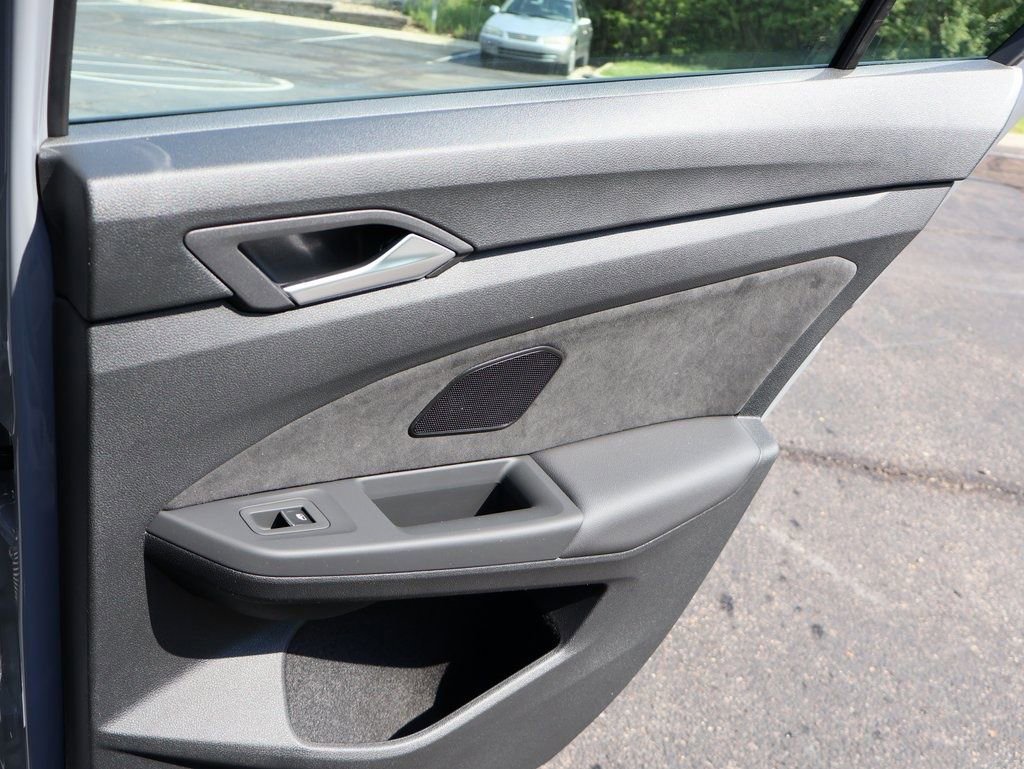 Used 2025 Volkswagen GTI SE image 39