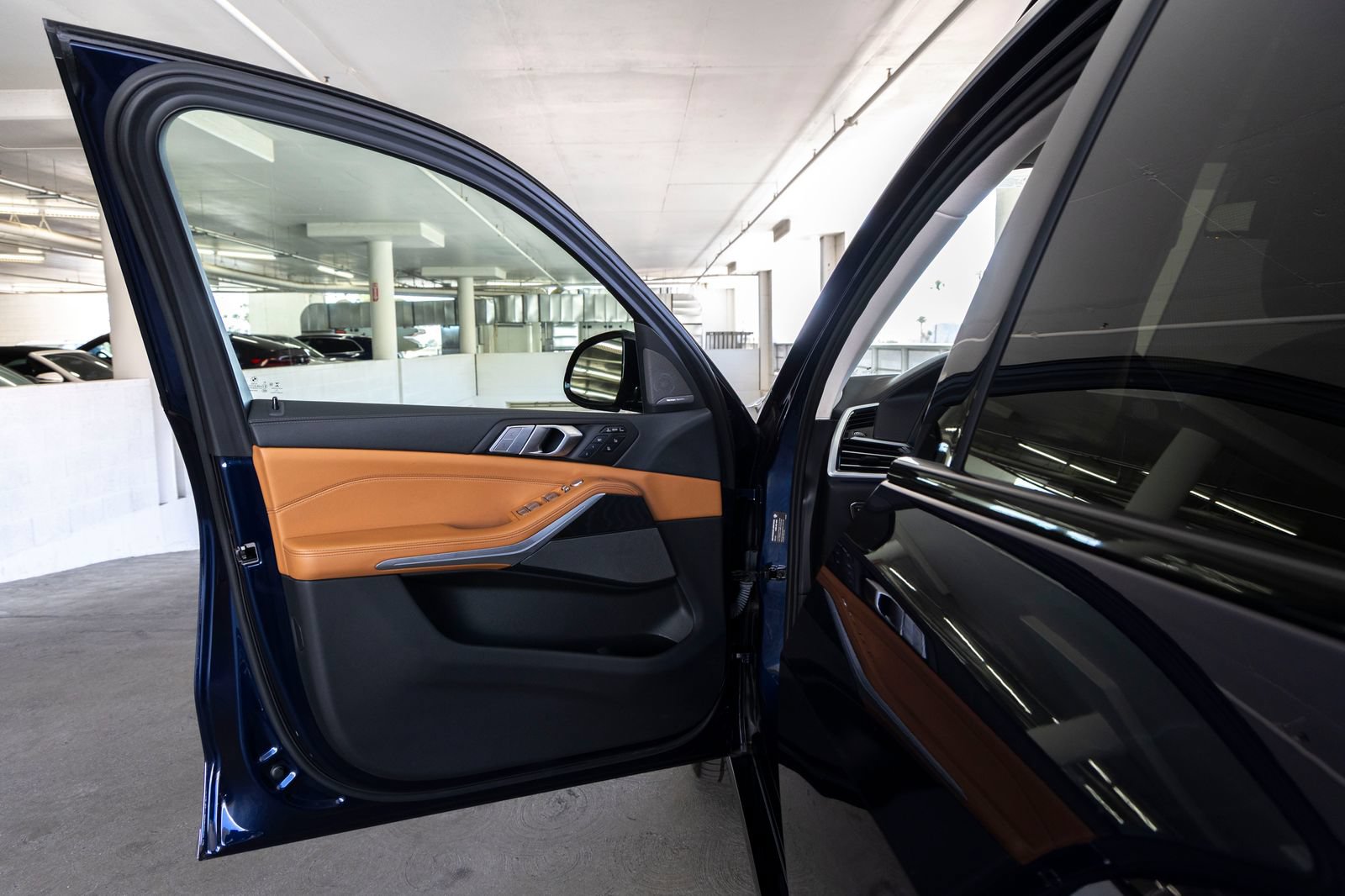 Used 2022 BMW X7 xDrive40i w/ Premium Package AWD/4WD image 14