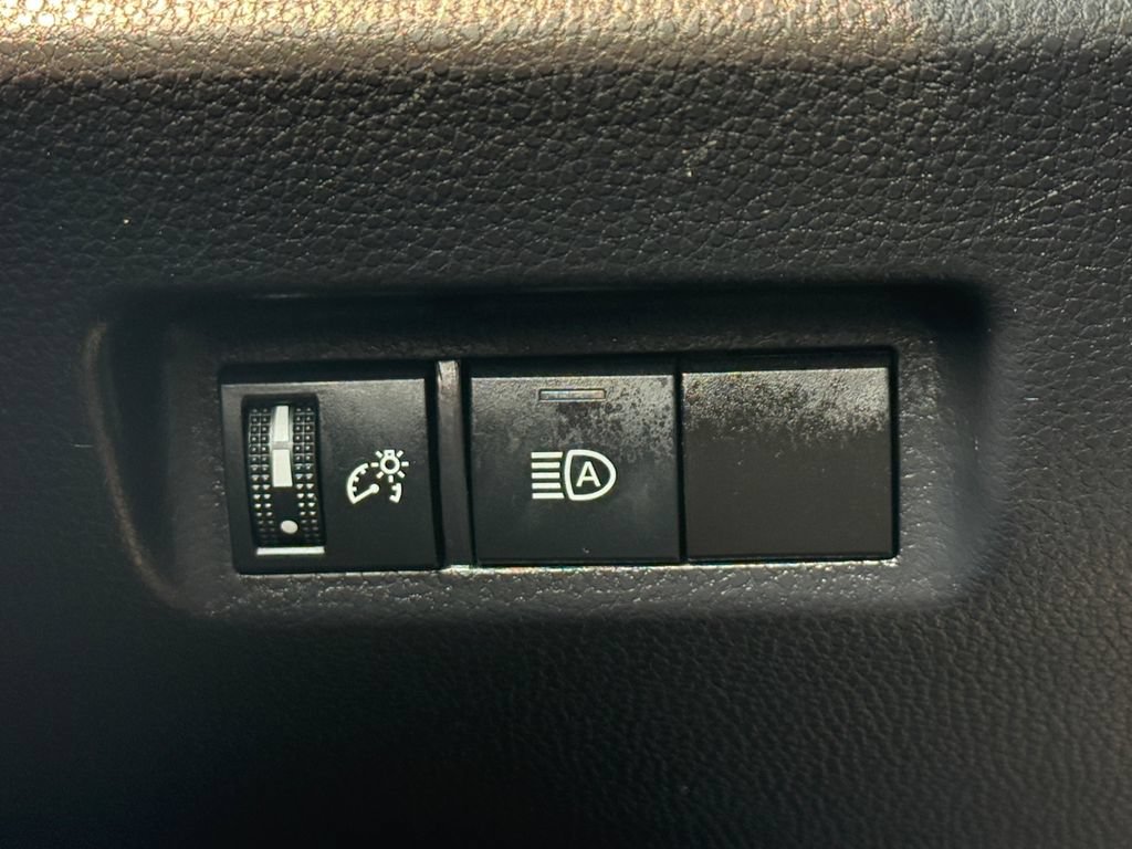 Used 2025 Toyota RAV4 XLE AWD/4WD image 22