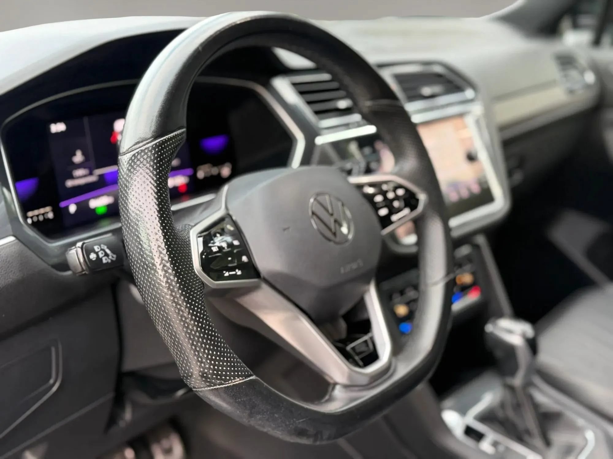 Used 2022 Volkswagen Tiguan SE R-Line FWD image 12