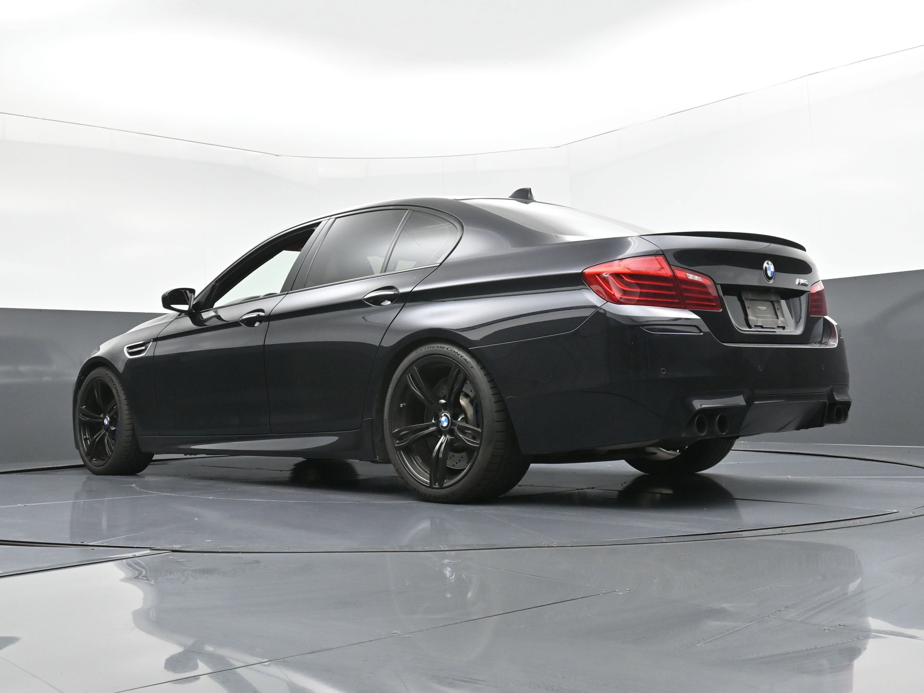 Used 2015 BMW M5 image 26