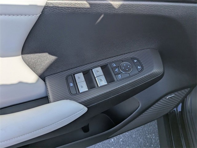 New 2025 Mitsubishi Outlander SE image 13