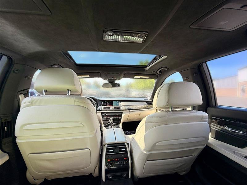 Used 2015 BMW 750Li xDrive AWD/4WD image 25
