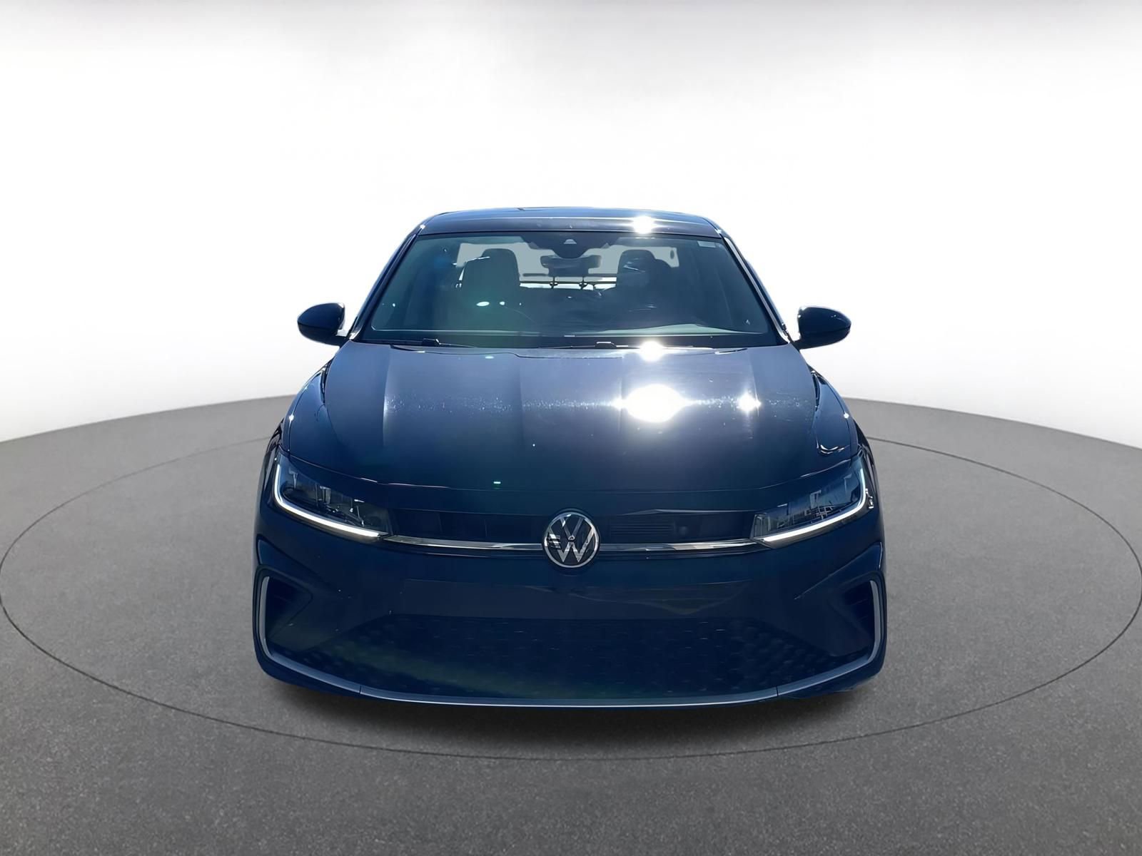 Used 2025 Volkswagen Jetta SE image 4
