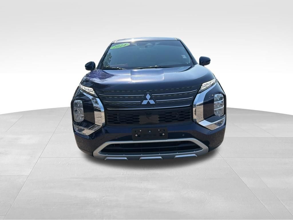 Used 2024 Mitsubishi Outlander SE image 8