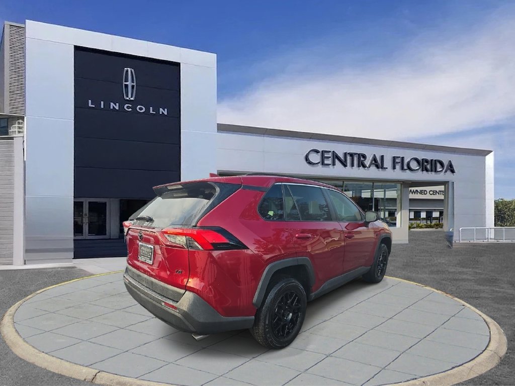 Used 2020 Toyota RAV4 LE FWD image 3