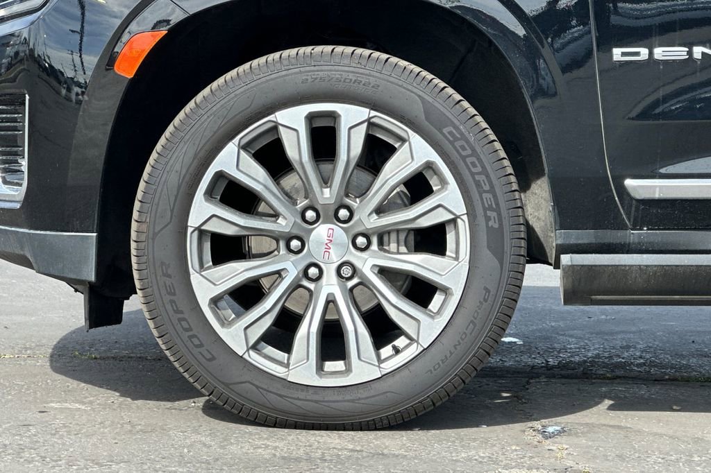 Used 2021 GMC Yukon Denali w/ Denali Premium Package AWD/4WD image 28