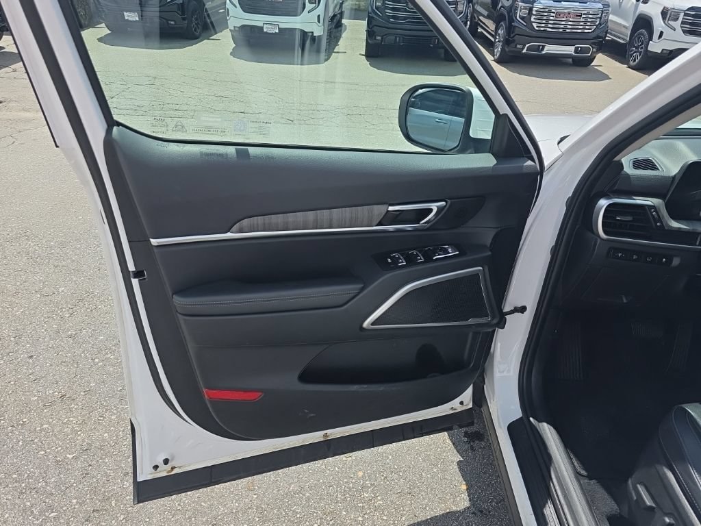 Certified 2024 Kia Telluride EX w/ EX Captain's Chair Package AWD/4WD image 9