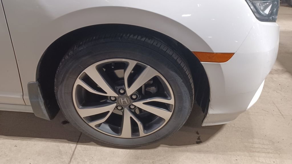 Used 2023 Honda Odyssey Touring image 3