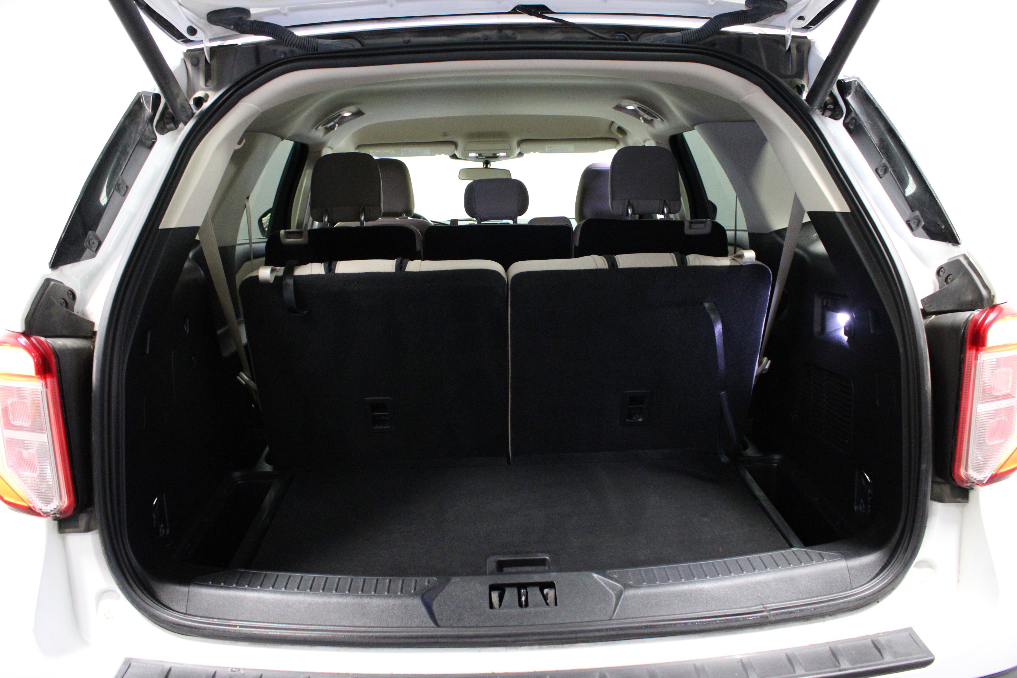 Used 2020 Ford Explorer XLT image 15