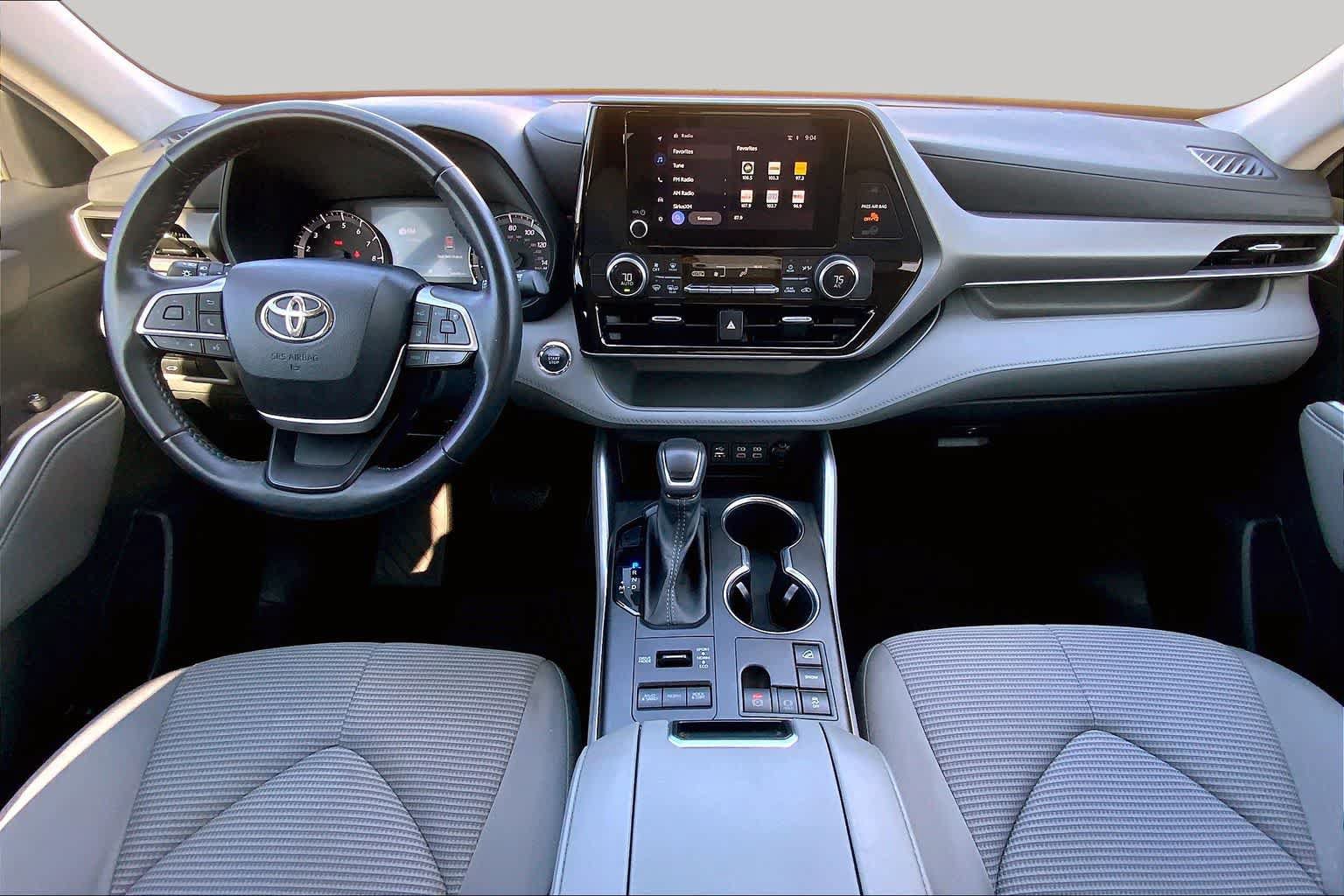Used 2023 Toyota Highlander LE AWD/4WD image 26
