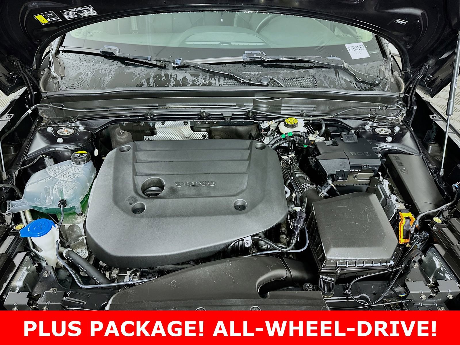 Used 2025 Volvo XC40 B5 Plus image 32