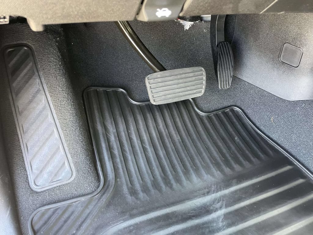 Used 2025 Chevrolet Silverado 1500 LT RWD image 18