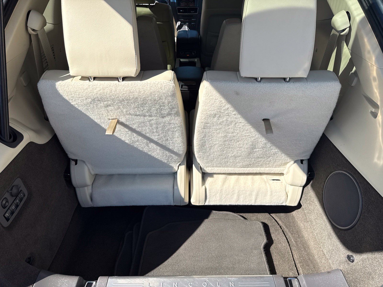 Used 2013 Lincoln MKT AWD image 18