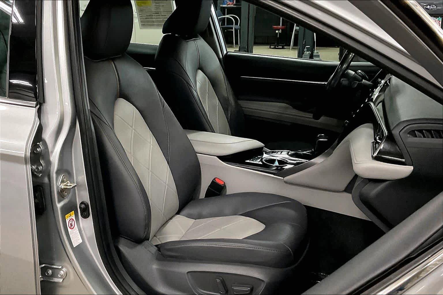 Used 2019 Toyota Camry XLE FWD image 9