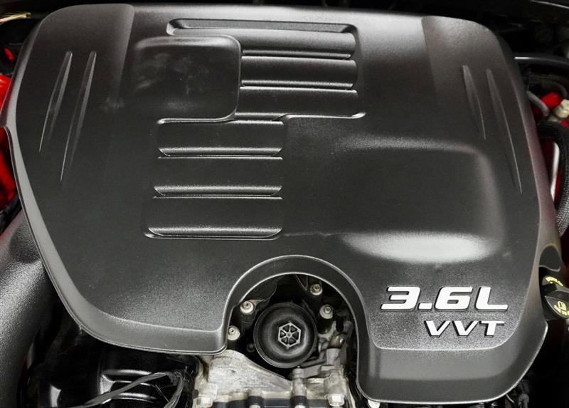 Used 2015 Dodge Challenger SXT Plus w/ Premium Sound Group image 36