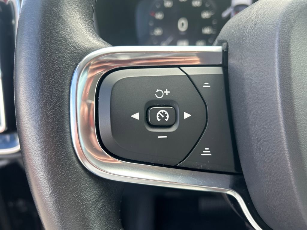 Used 2019 Volvo XC40 T5 Momentum image 18