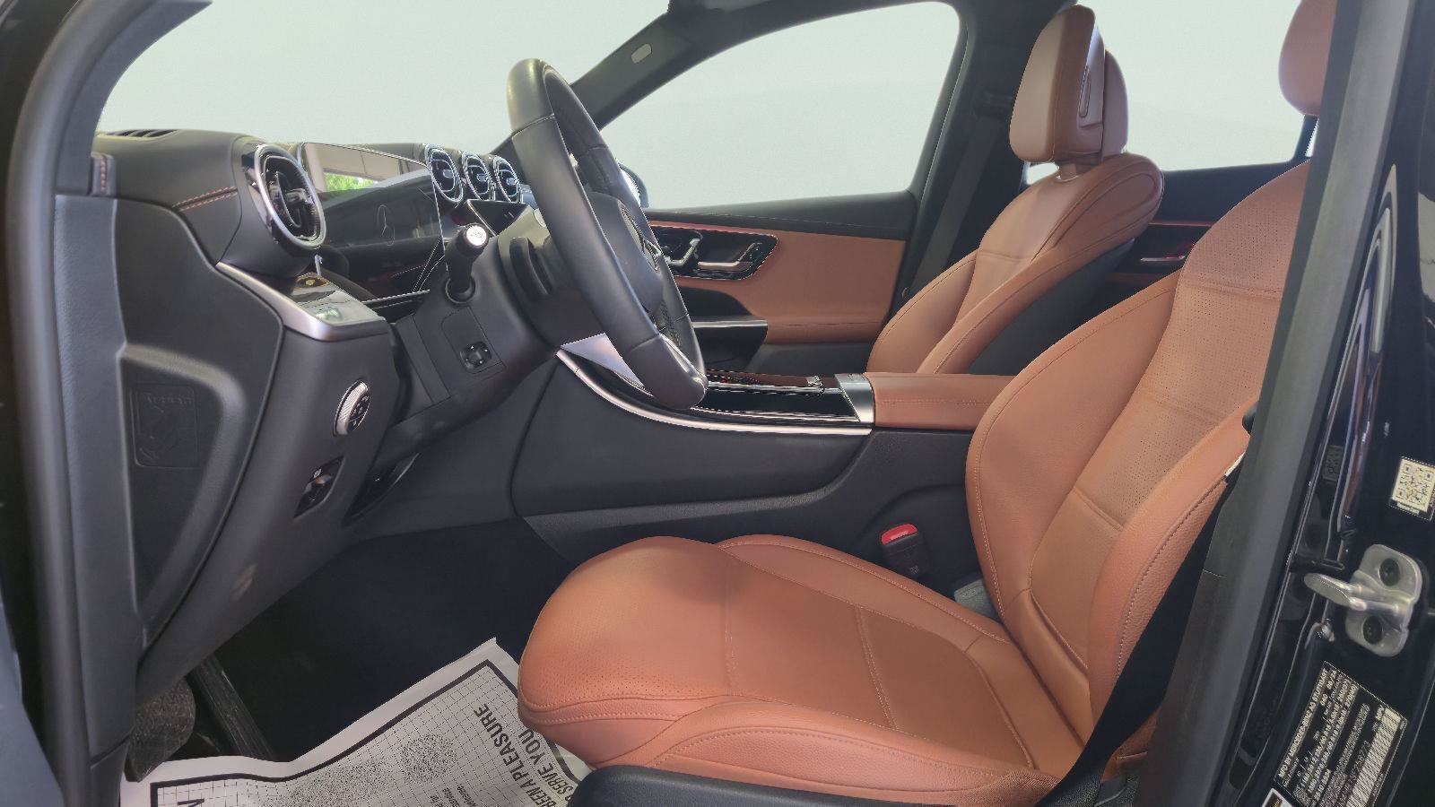 Used 2025 Mercedes-Benz GLC 300 4MATIC image 13