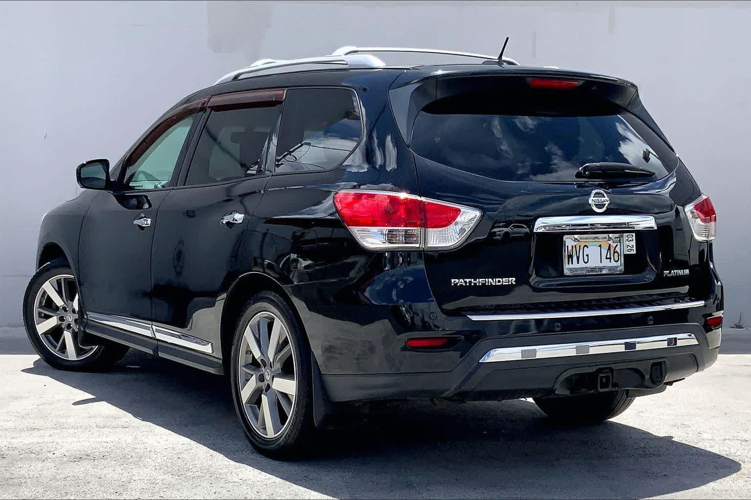 Used 2015 Nissan Pathfinder Platinum w/ Family Entertainment Package FWD image 4
