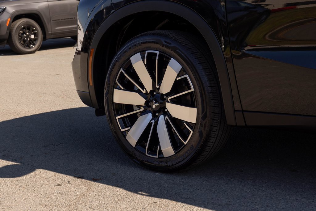 Used 2025 Mitsubishi Outlander SE image 8