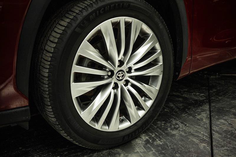 Used 2022 Toyota Highlander Platinum FWD image 3