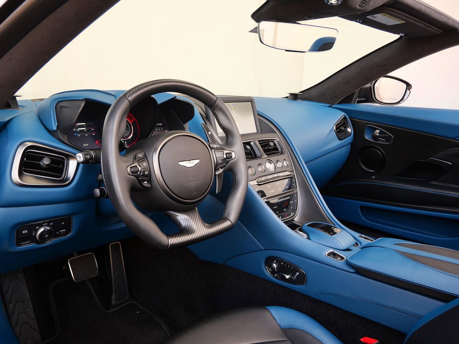 Used 2020 Aston Martin DBS Superleggera Volante image 3