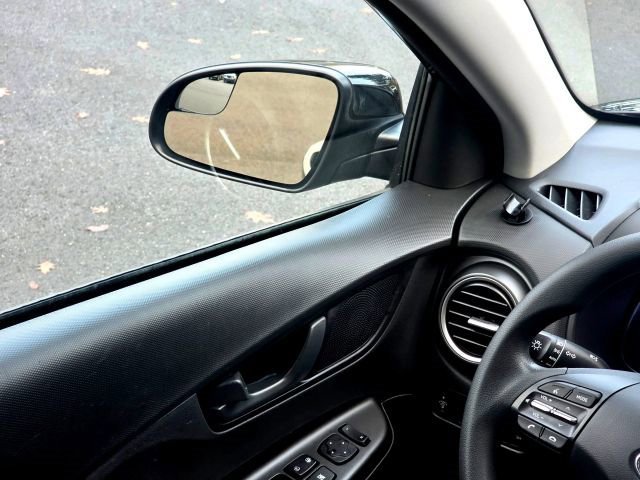 Used 2021 Hyundai Kona SE image 15