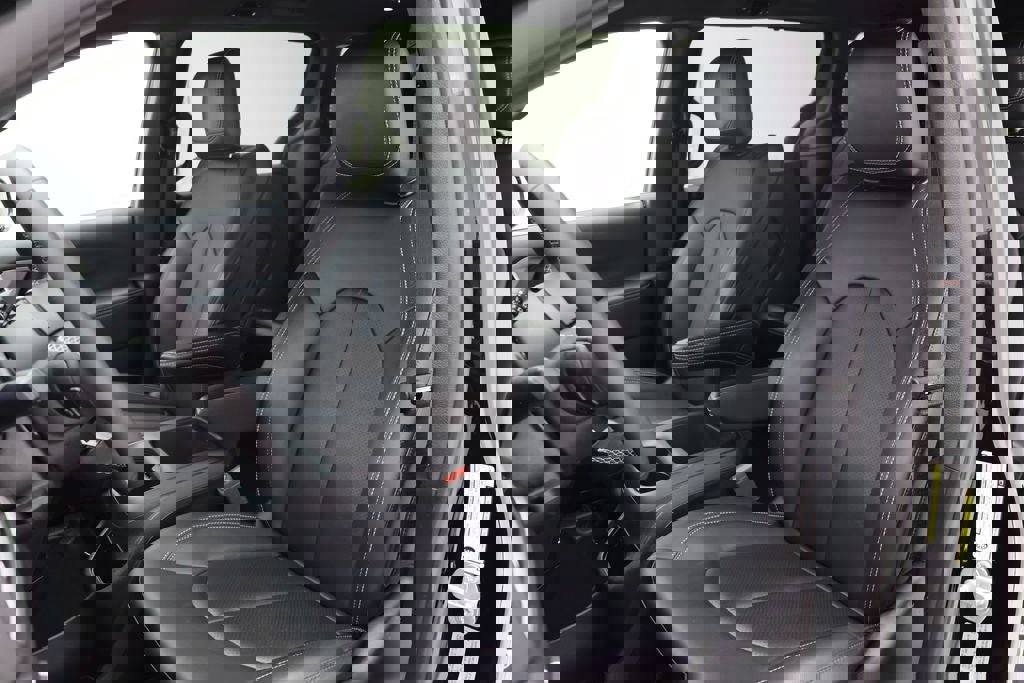 Used 2025 Chrysler Pacifica Select image 14